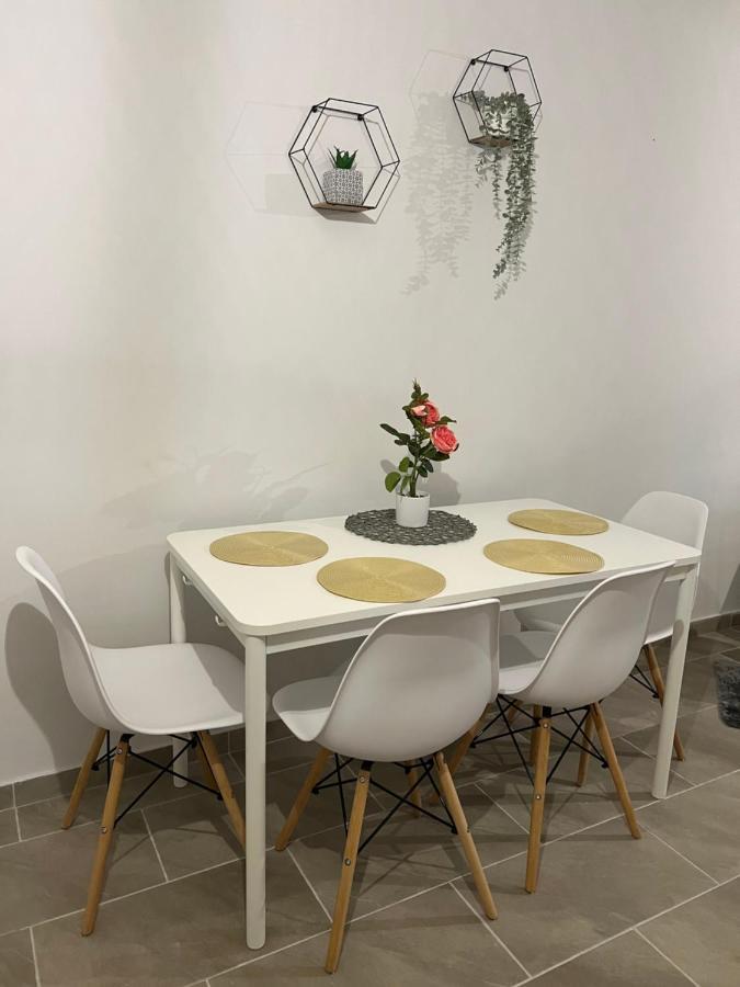 Joanna Court Rooms Larnaca Bagian luar foto