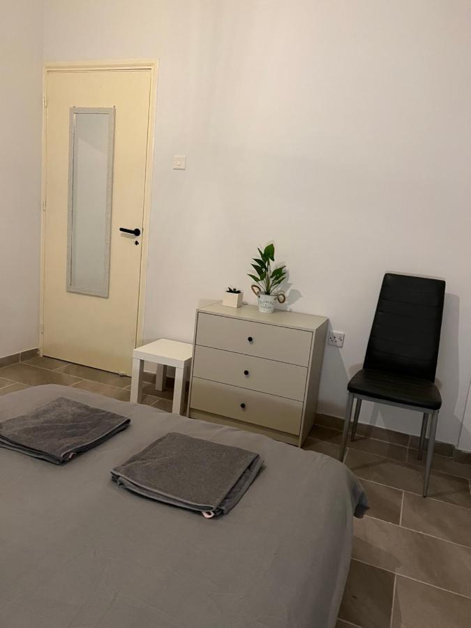 Joanna Court Rooms Larnaca Bagian luar foto